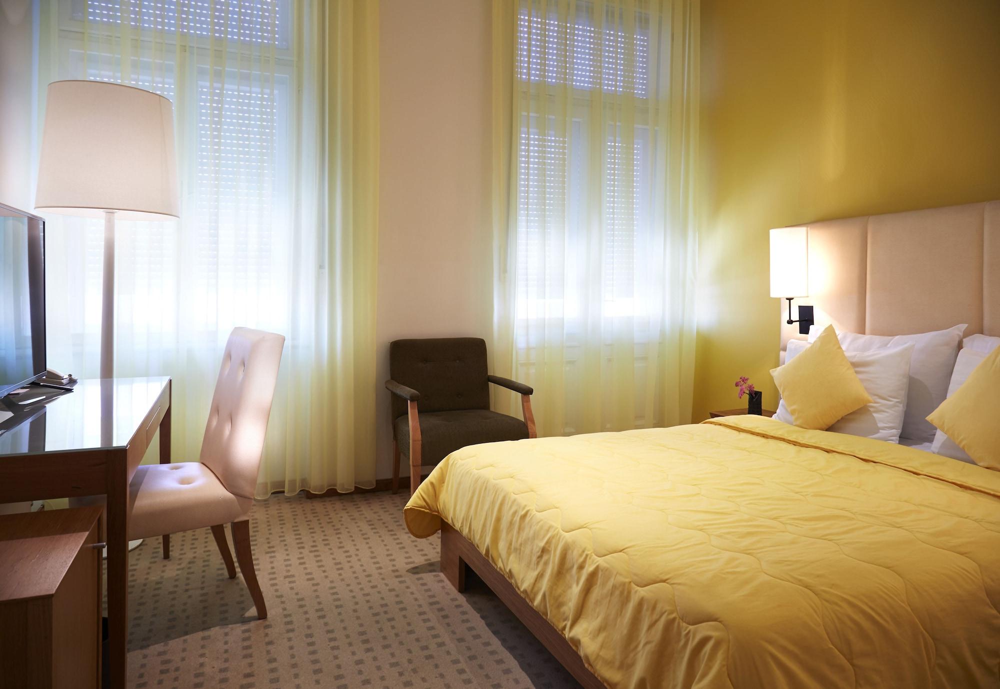 Astoria Hotel โอปาติยา ภายนอก รูปภาพ