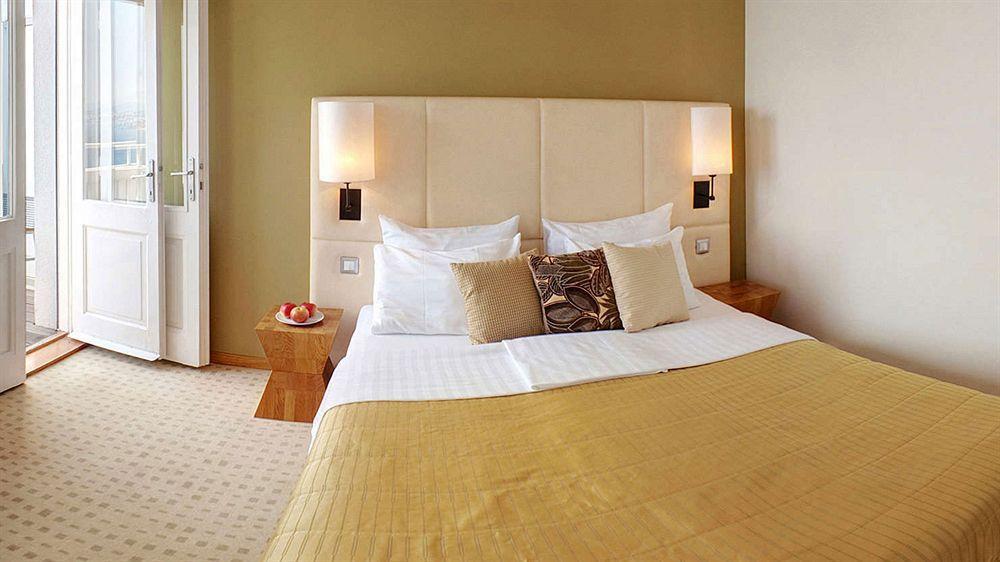 Astoria Hotel โอปาติยา ภายนอก รูปภาพ