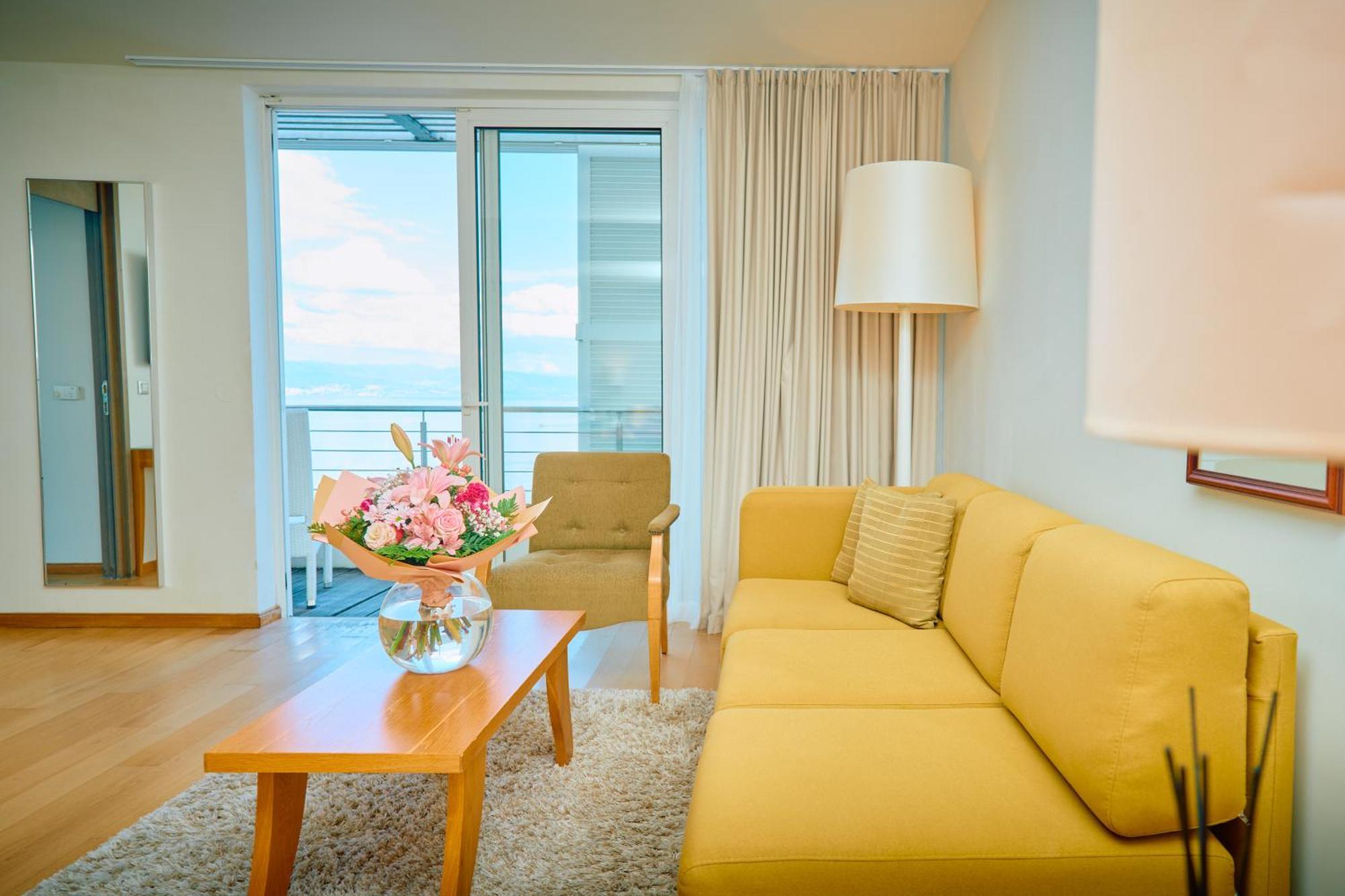 Astoria Hotel โอปาติยา ภายนอก รูปภาพ