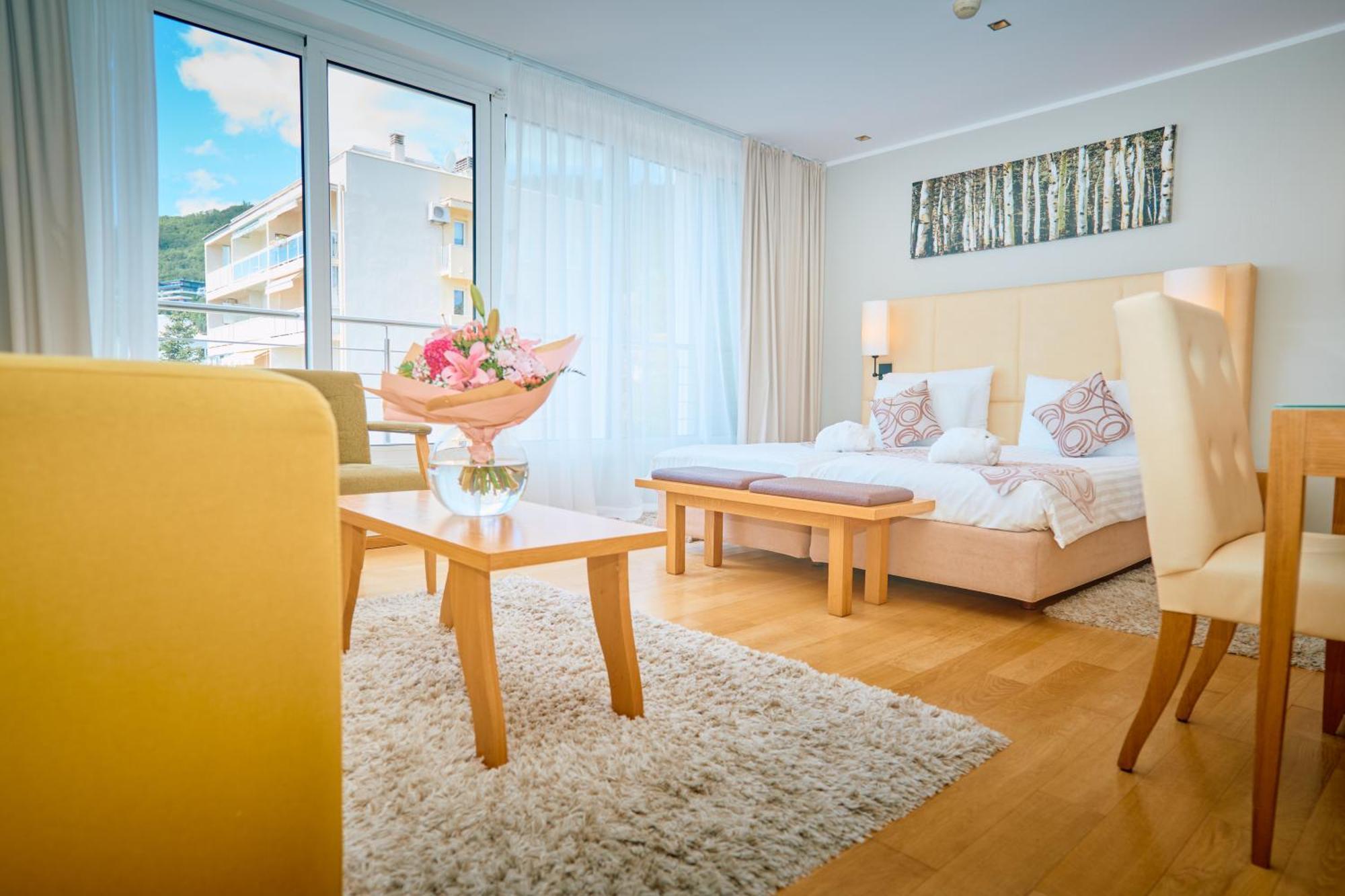 Astoria Hotel โอปาติยา ภายนอก รูปภาพ