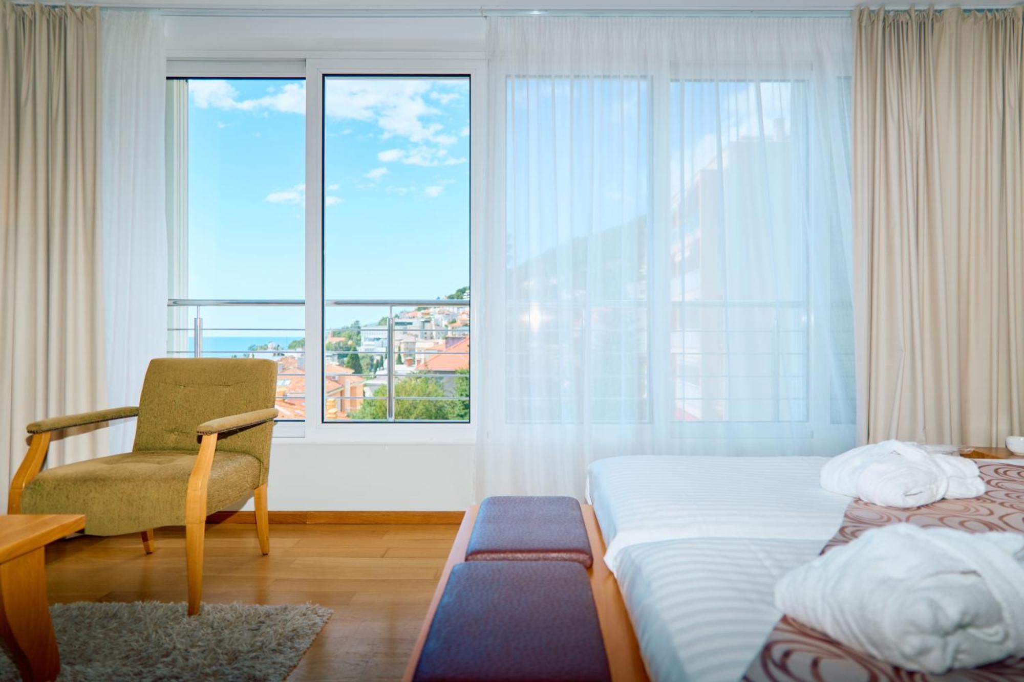 Astoria Hotel โอปาติยา ภายนอก รูปภาพ
