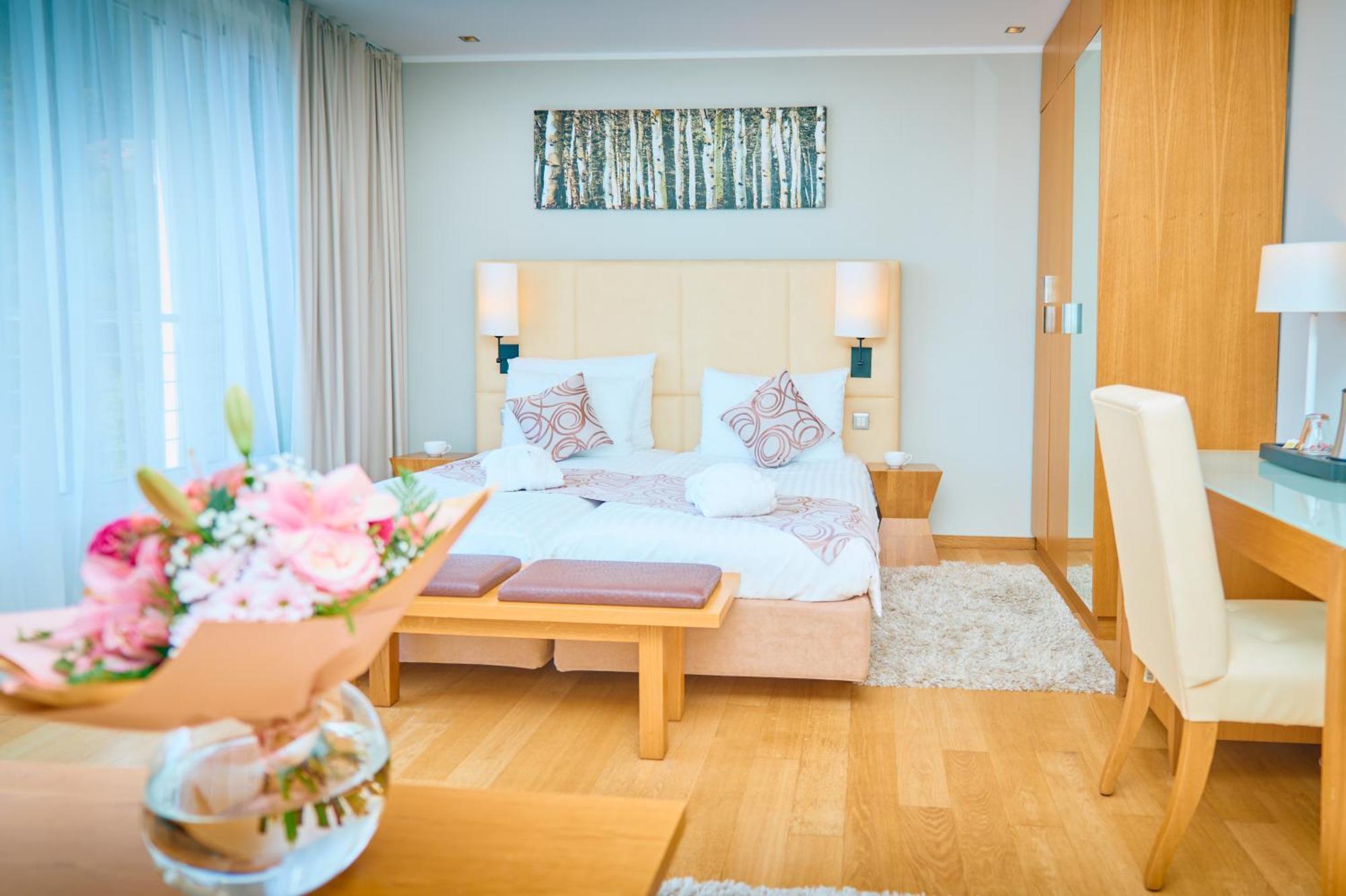 Astoria Hotel โอปาติยา ภายนอก รูปภาพ