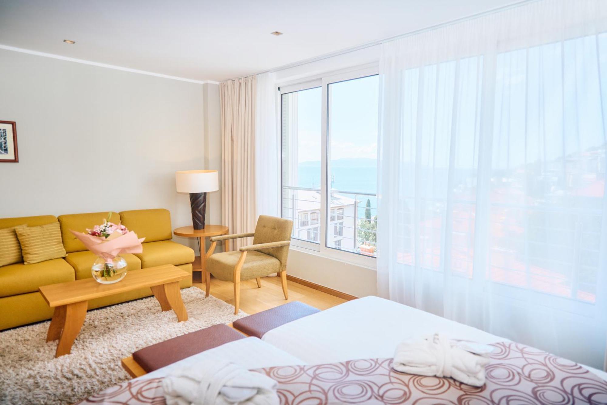Astoria Hotel โอปาติยา ภายนอก รูปภาพ