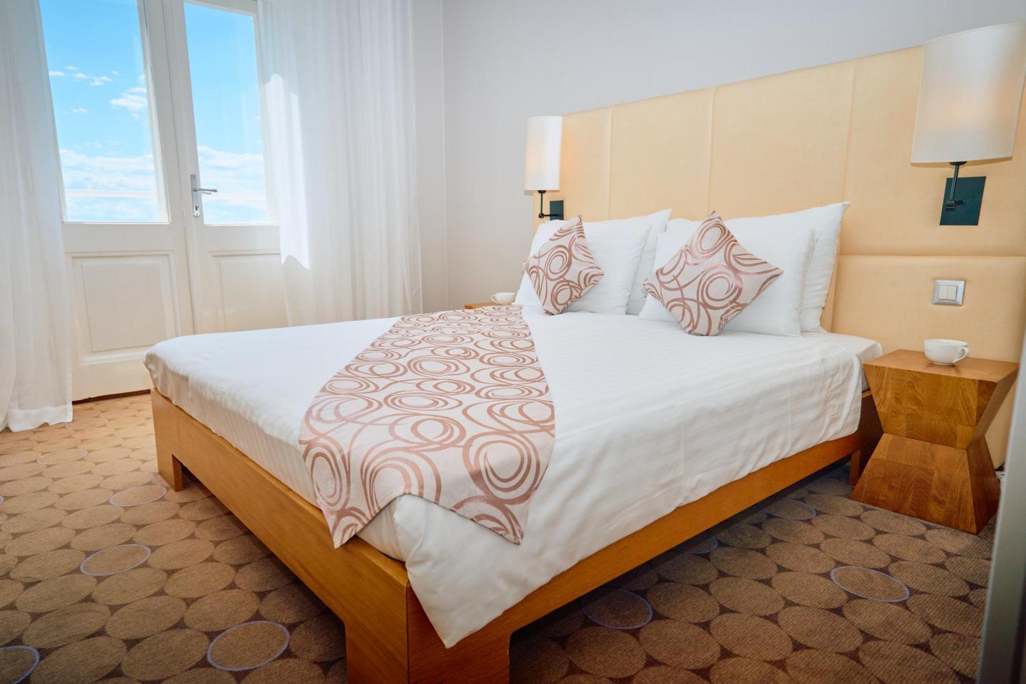 Astoria Hotel โอปาติยา ภายนอก รูปภาพ