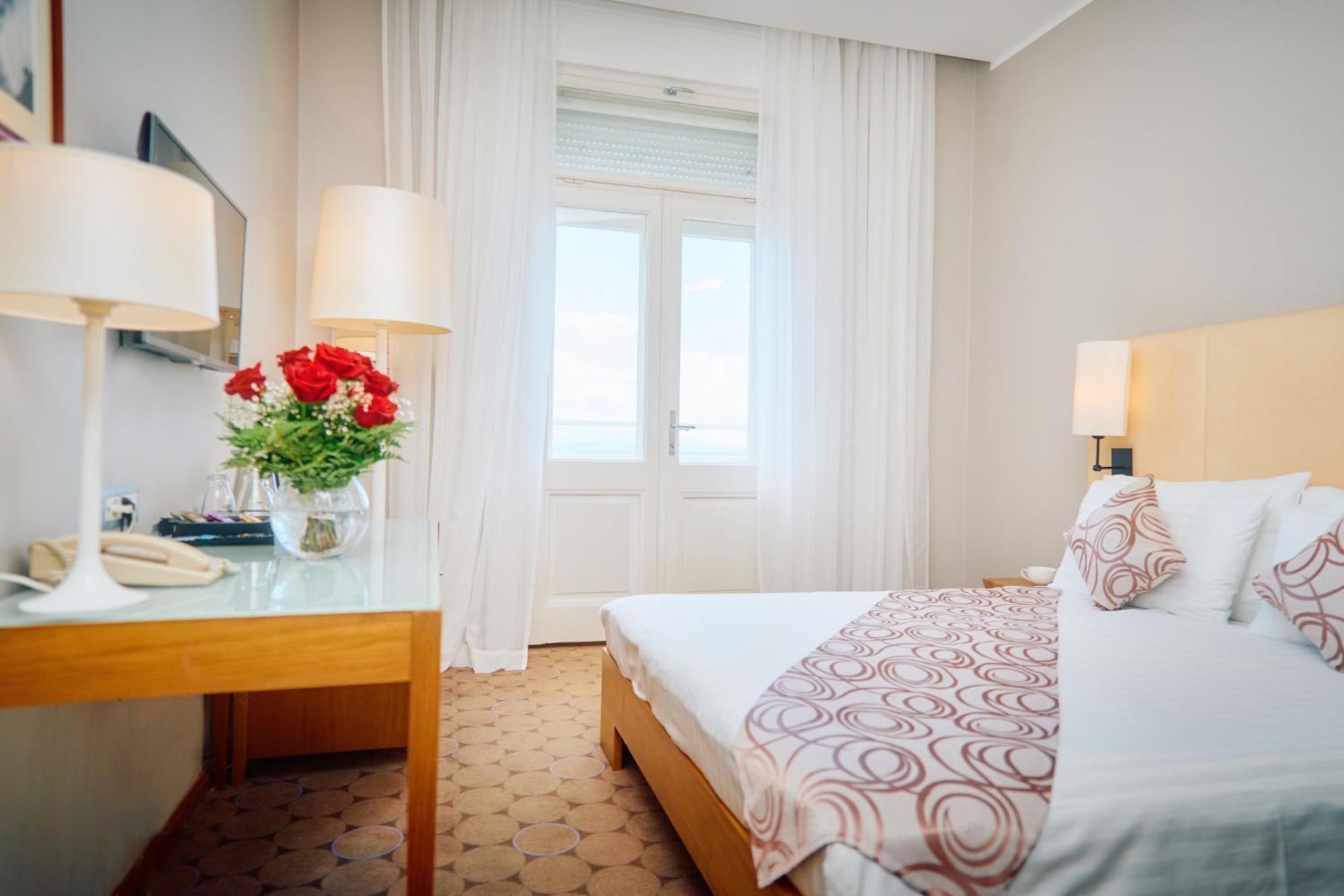 Astoria Hotel โอปาติยา ภายนอก รูปภาพ