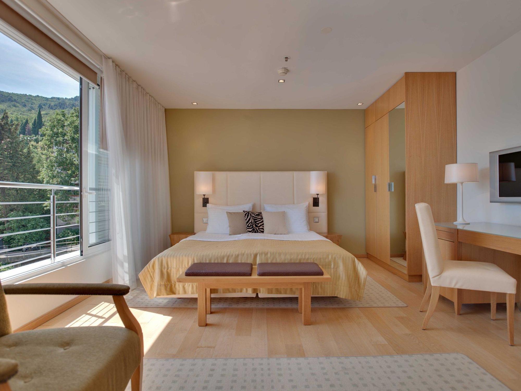 Astoria Hotel โอปาติยา ภายนอก รูปภาพ
