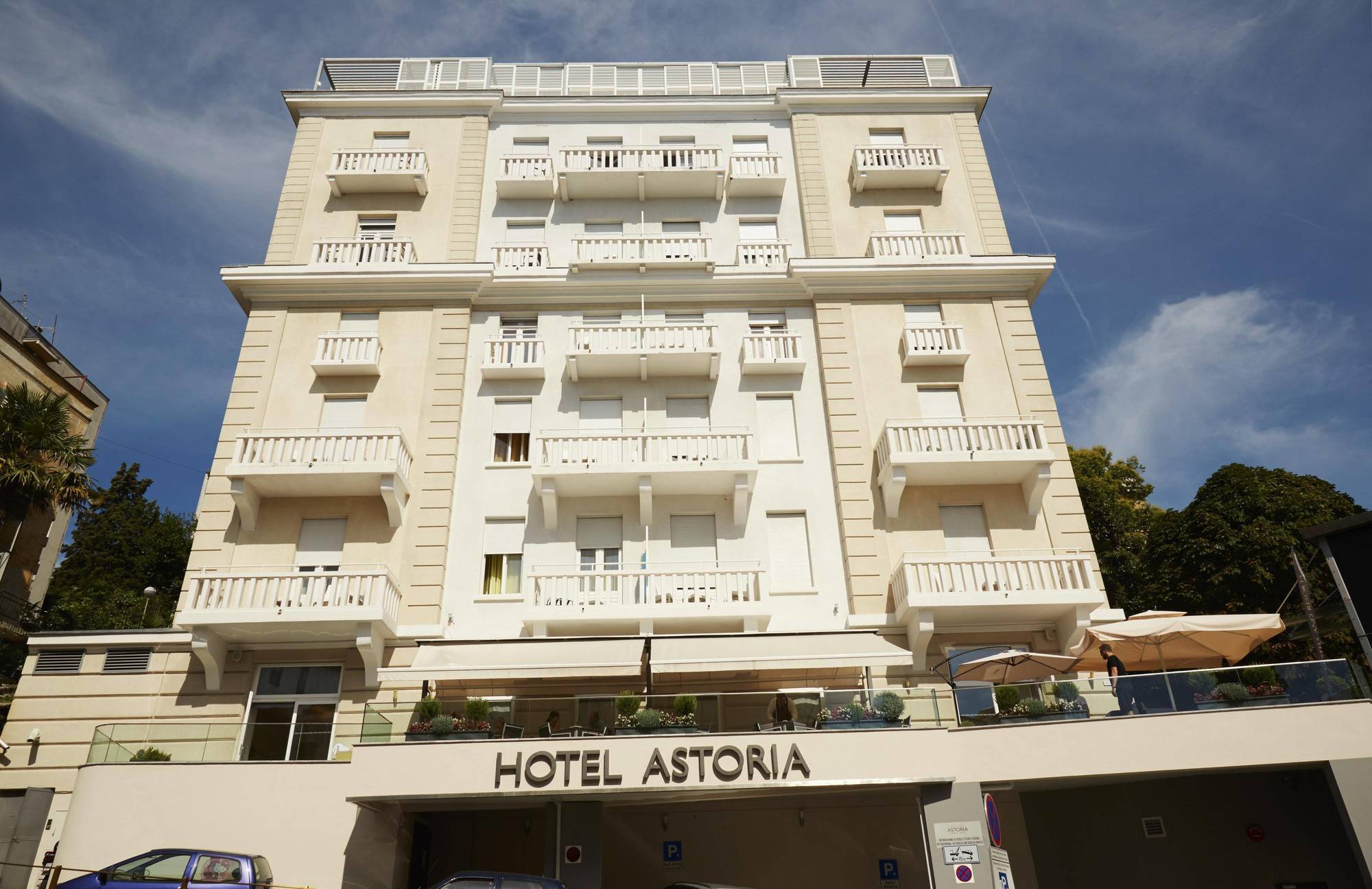 Astoria Hotel โอปาติยา ภายนอก รูปภาพ